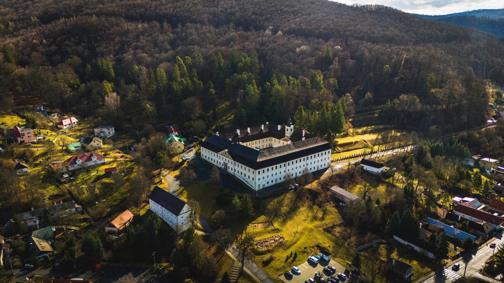 Sovi Dom- Historicke Apartmany Z 19 Storocia, 4Km Od Banskej Stiavnice Svätý Anton Buitenkant foto