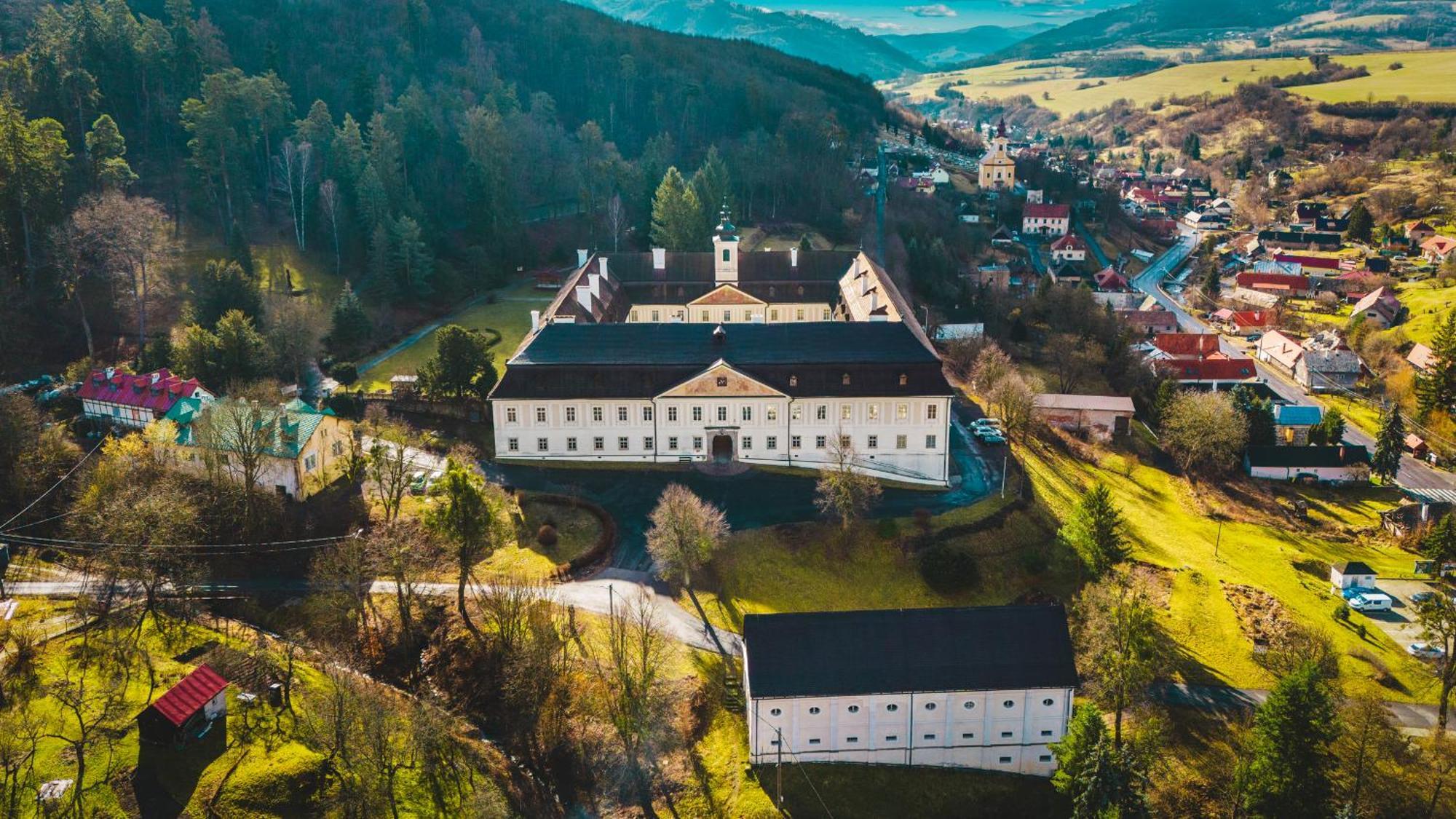 Sovi Dom- Historicke Apartmany Z 19 Storocia, 4Km Od Banskej Stiavnice Svätý Anton Buitenkant foto